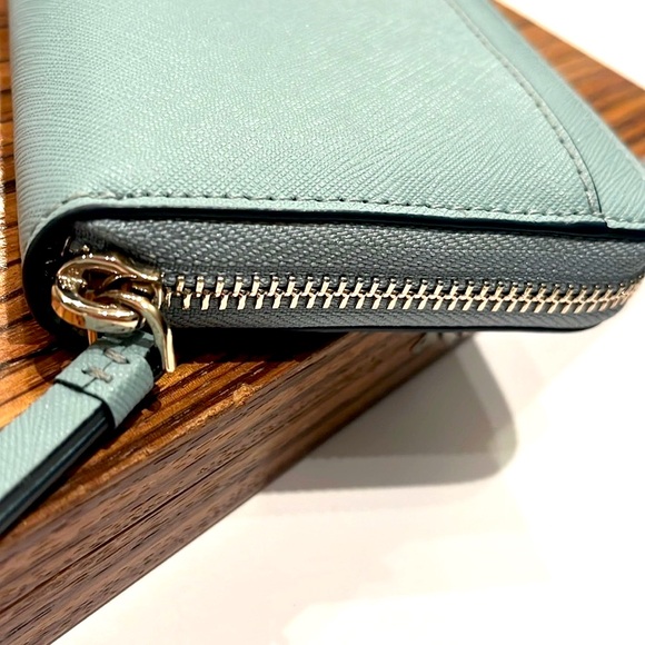 Kate Spade Leila Wallet - Picture 2 of 10